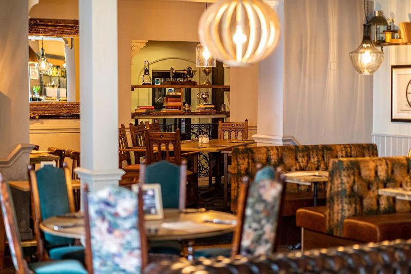 Kings Arms and Royal Hotel - Bar