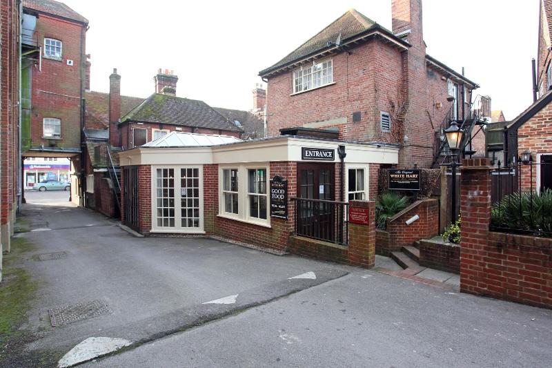 Original White Hart by Marstons Inns - Teras
