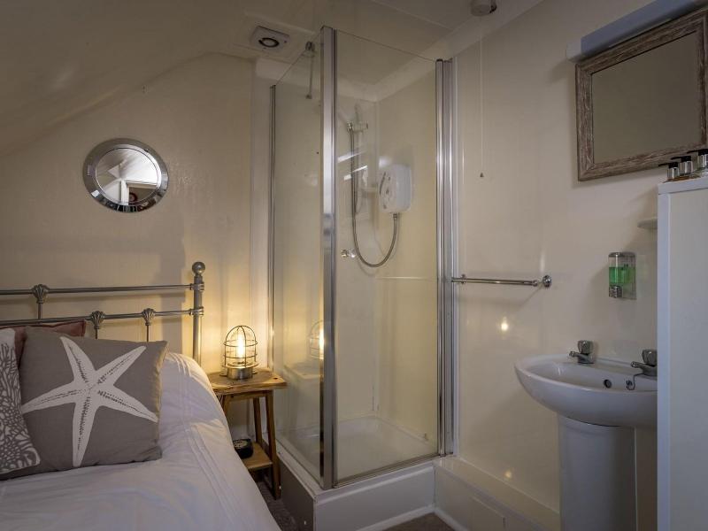 Channel View Guest House - Oda
