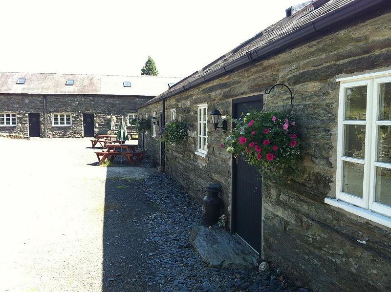 The Oakeley Arms Hotel - Genel