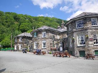 The Oakeley Arms Hotel otel fotoğrafı