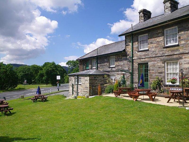 The Oakeley Arms Hotel - Genel