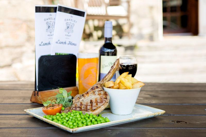 The Oakeley Arms Hotel - Restoran