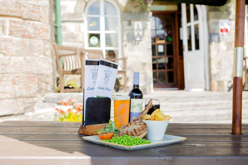 The Oakeley Arms Hotel - Restoran