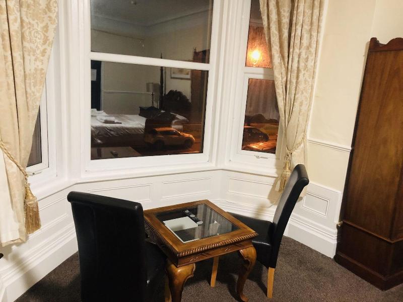 The Manor Hotel - Lobi