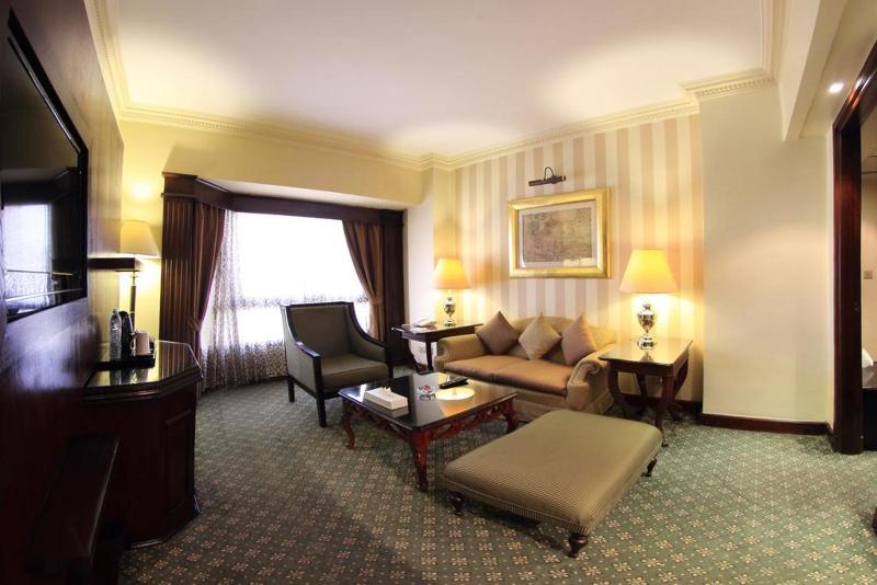 Pyramisa Suites Hotel Cairo - Oda