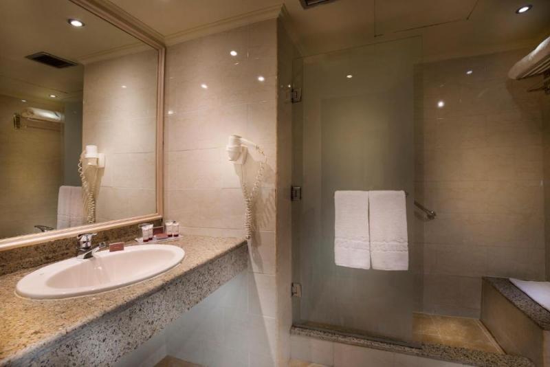 Pyramisa Suites Hotel Cairo - Oda