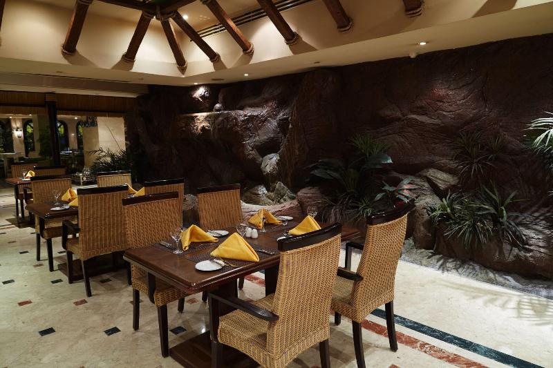 Pyramisa Suites Hotel Cairo - Restoran