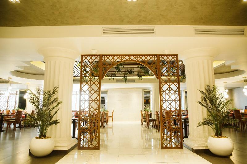 Pyramisa Suites Hotel Cairo - Restoran