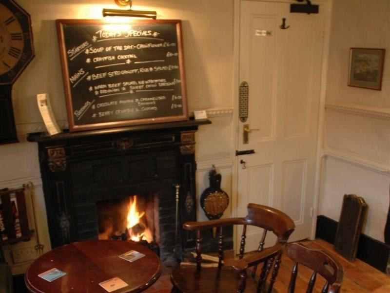 Red Lion Hinxton - Bar
