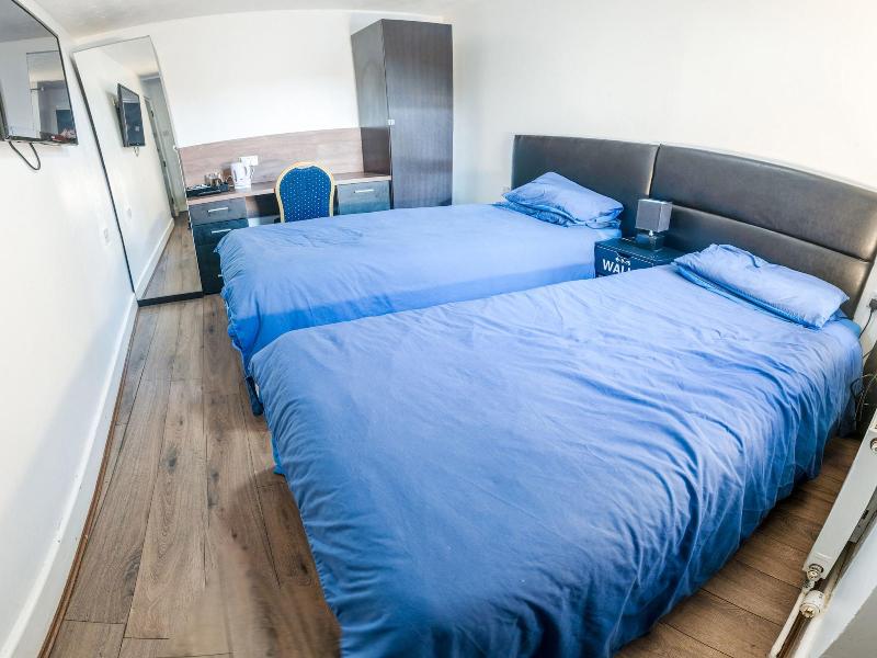OYO La Tavola Calda Hotel - Oda