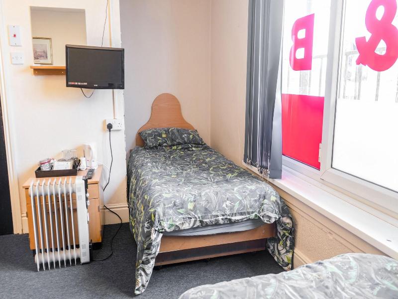 OYO La Tavola Calda Hotel - Oda