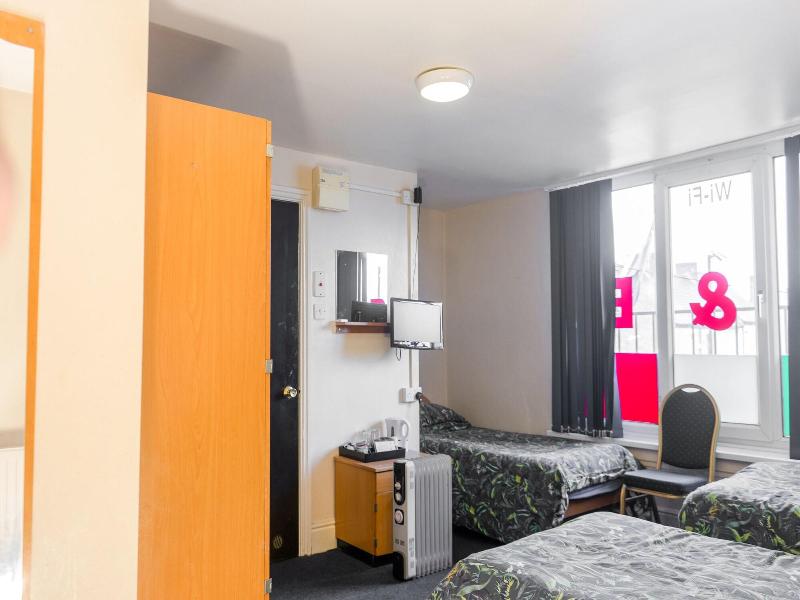 OYO La Tavola Calda Hotel - Oda