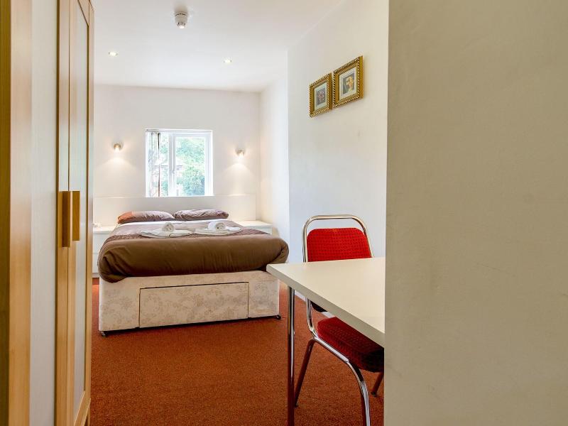 Cotswold Hotel - Oda
