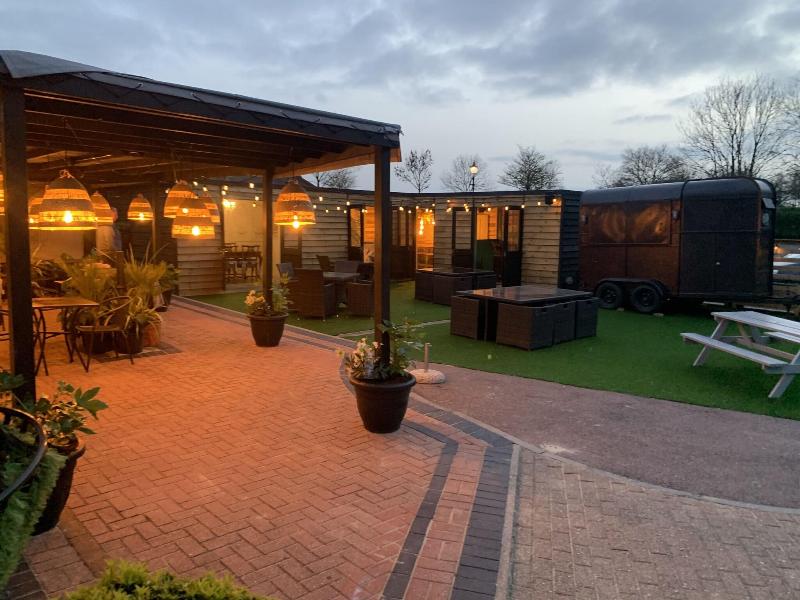 The Old Red Lion Inn - Teras