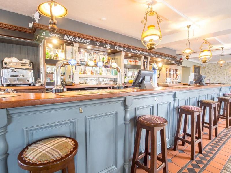 The Devil s Punchbowl Hotel - Bar