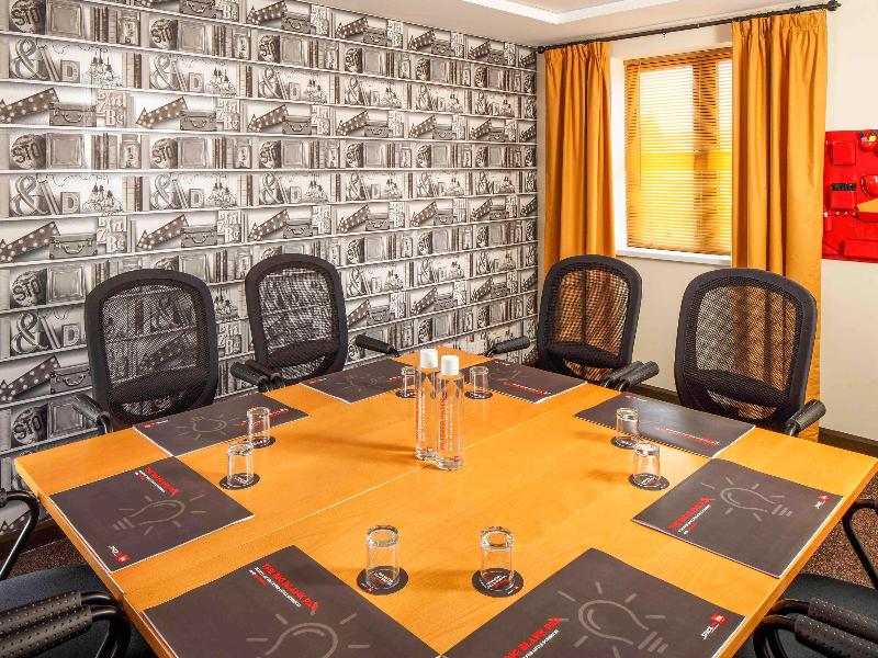 Garner Hotel Lincoln by IHG - Restoran
