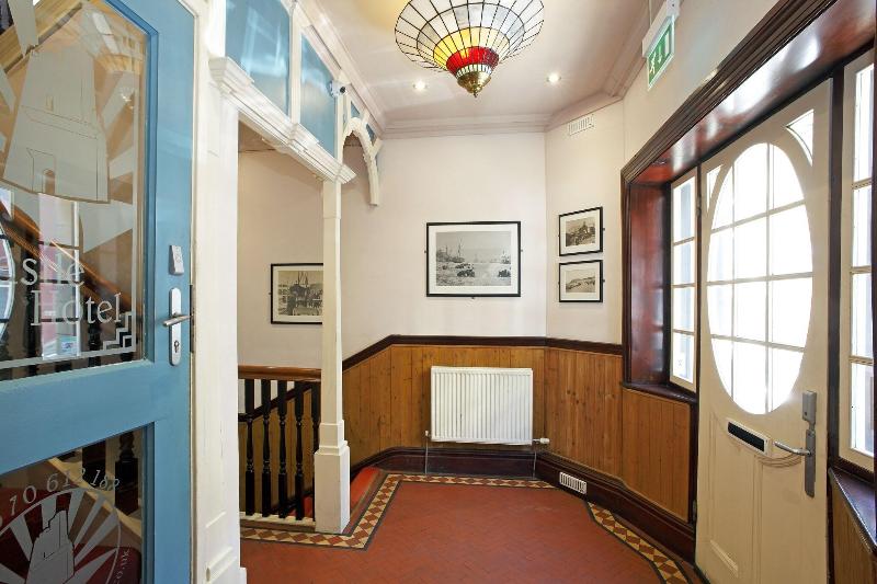 Castle Hotel - Lobi