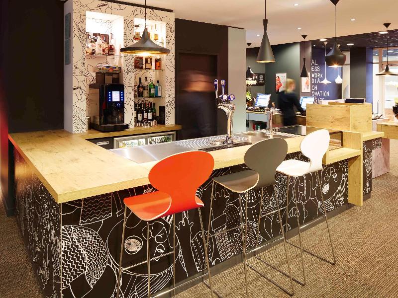 Ibis Reading Centre - Bar