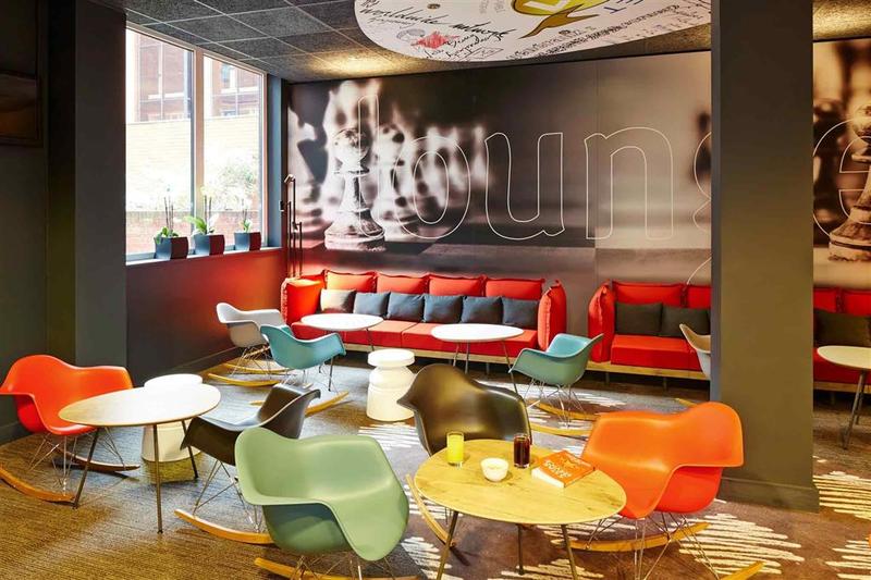 Ibis Reading Centre - Bar