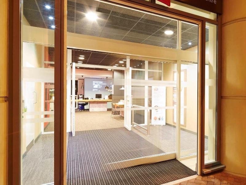 Ibis Reading Centre - Genel