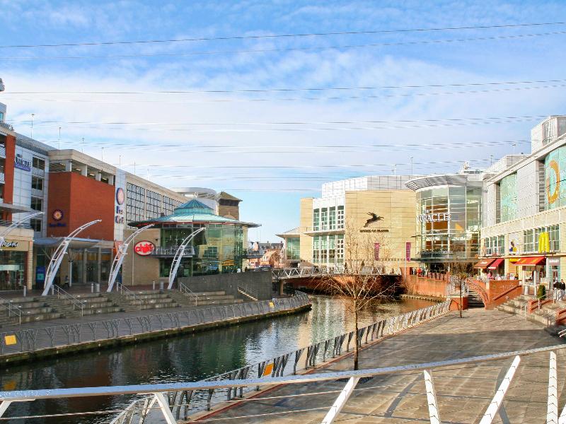 Ibis Reading Centre - Genel