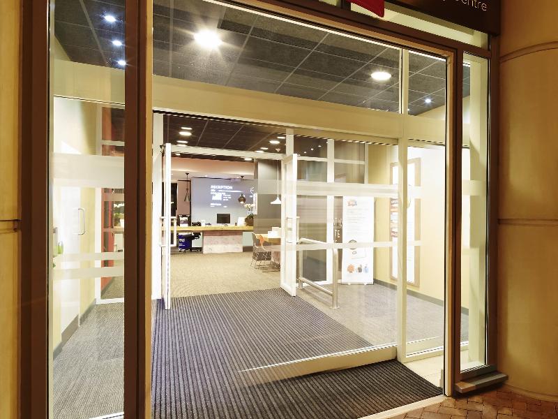 Ibis Reading Centre - Genel