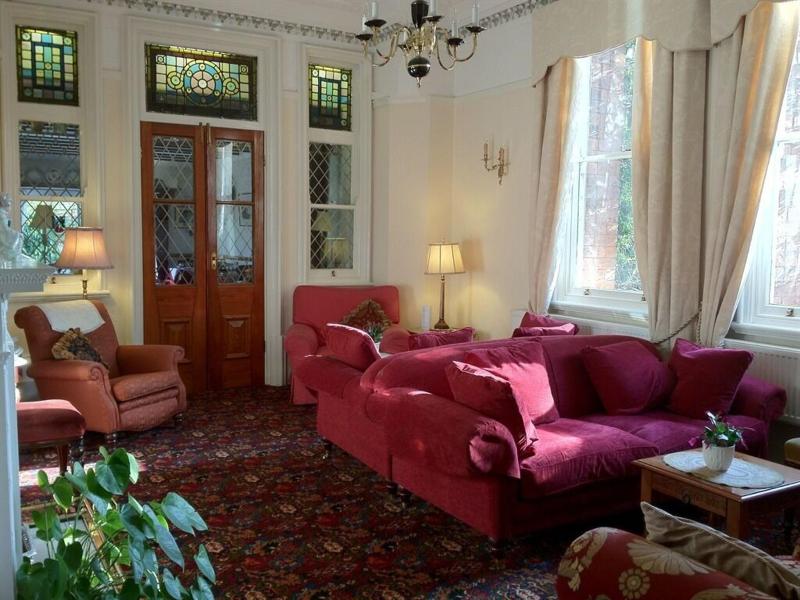 Ascot House - Lobi