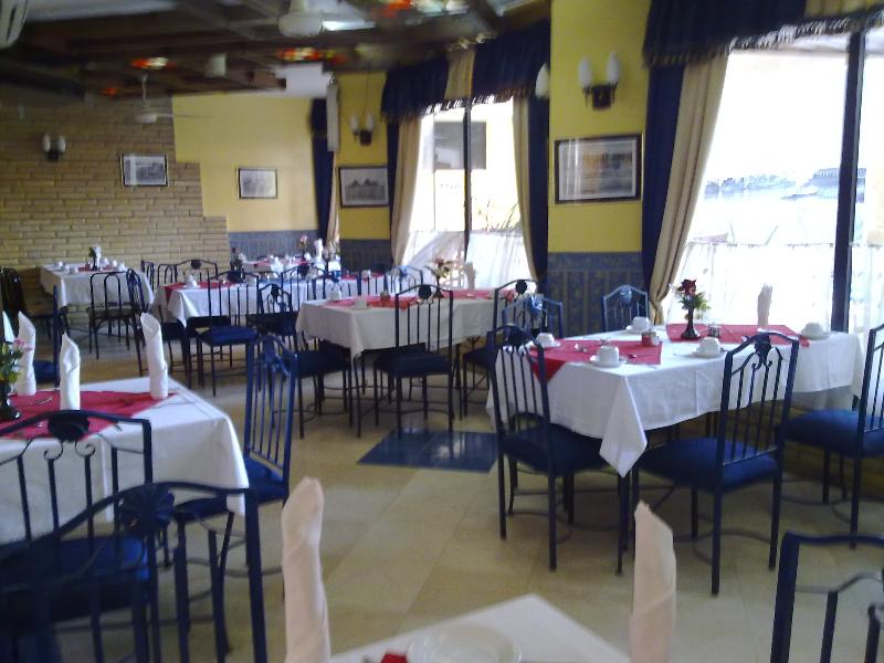 Gaddis Luxor Hotel, Suites and Apartments - Restoran