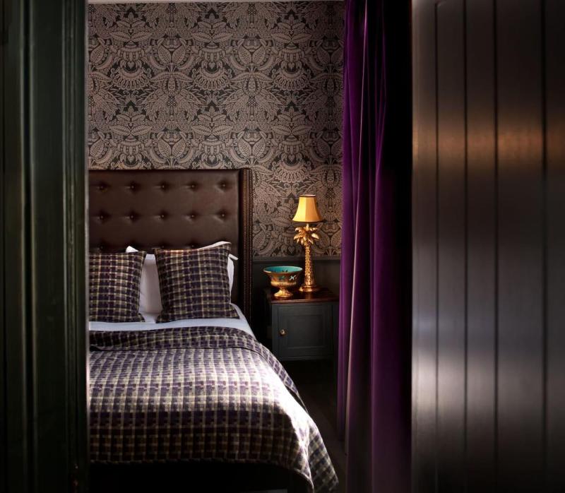 the crown and thistle - Oda
