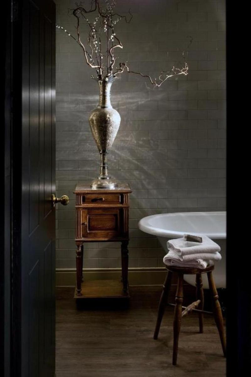 the crown and thistle - Oda
