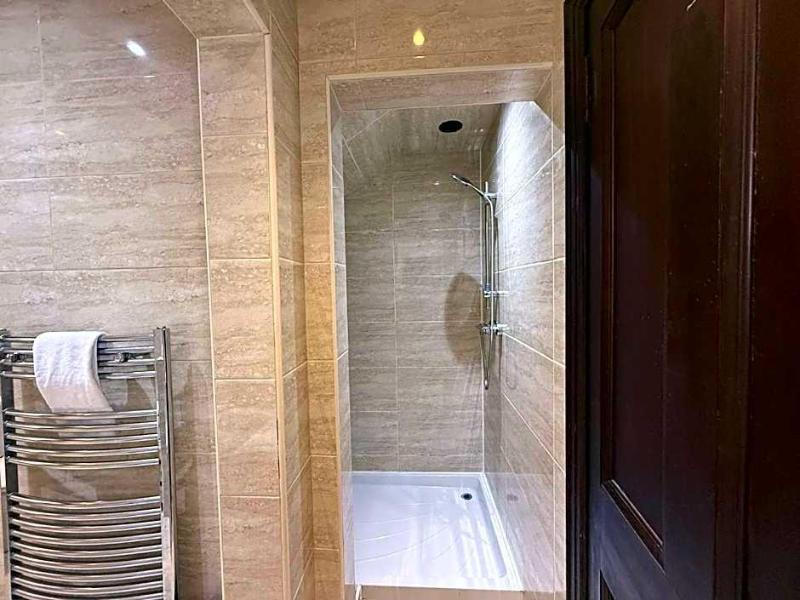 Orchard Hotel - Genel