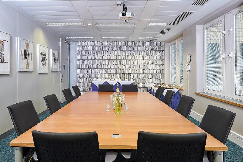 Kents Hill Park Conference Centre and Hotel - Toplantı