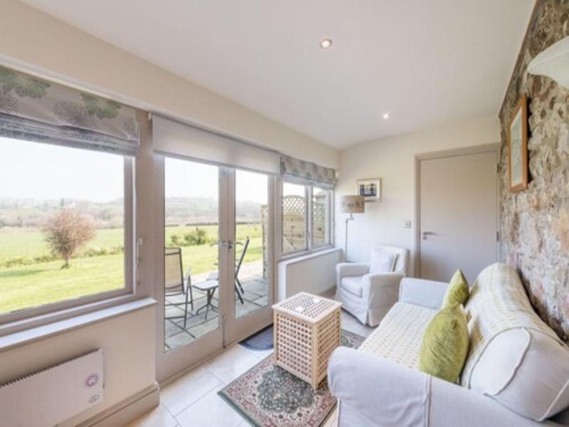 Canaston Oaks Luxury Bed   Breakfast - Oda