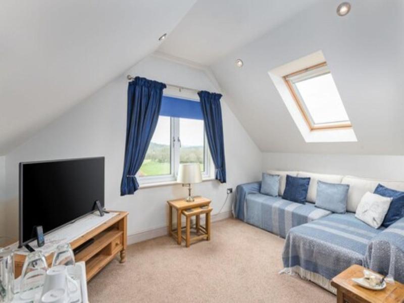 Canaston Oaks Luxury Bed   Breakfast - Oda