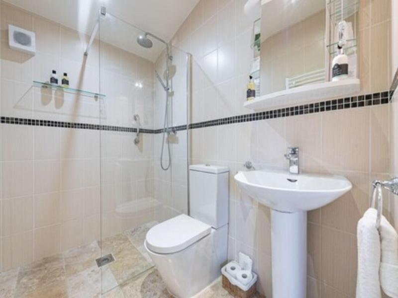Canaston Oaks Luxury Bed   Breakfast - Oda