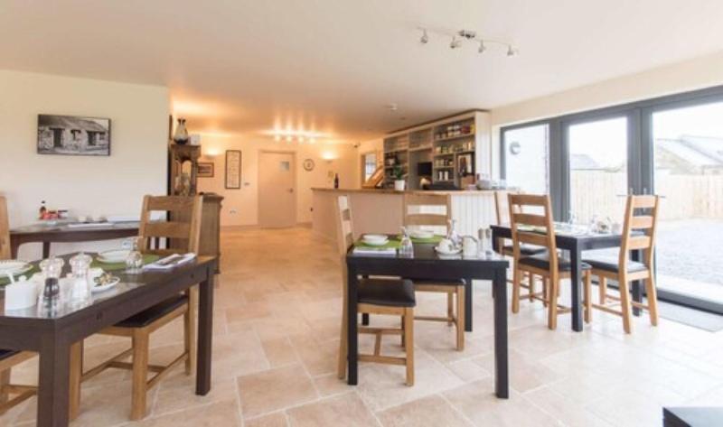 Canaston Oaks Luxury Bed   Breakfast - Restoran