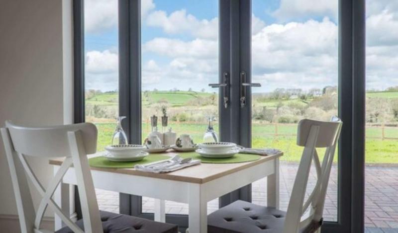 Canaston Oaks Luxury Bed   Breakfast - Restoran