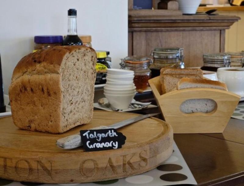 Canaston Oaks Luxury Bed   Breakfast - Restoran