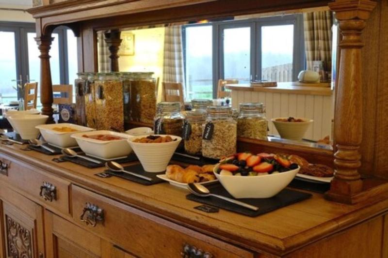 Canaston Oaks Luxury Bed   Breakfast - Restoran