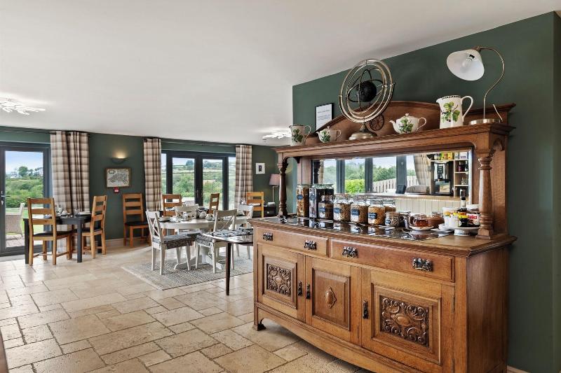 Canaston Oaks Luxury Bed   Breakfast - Restoran