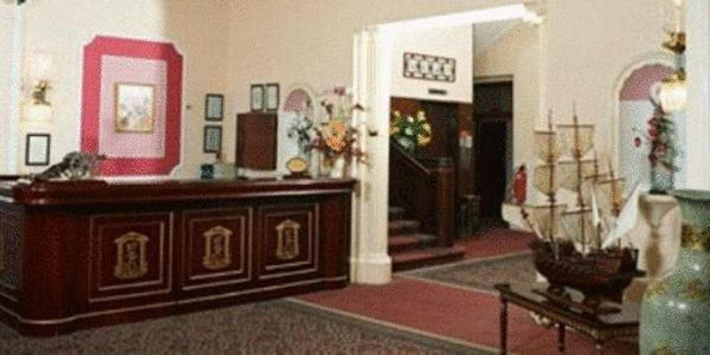 The Cumberland Hotel - Lobi