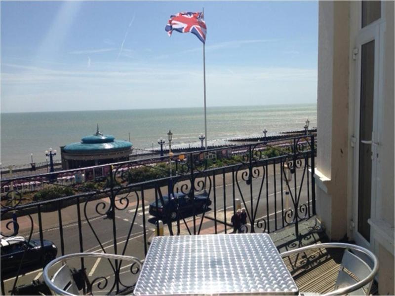 The Cumberland Hotel - Genel