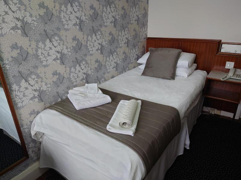 The Cumberland Hotel - Genel