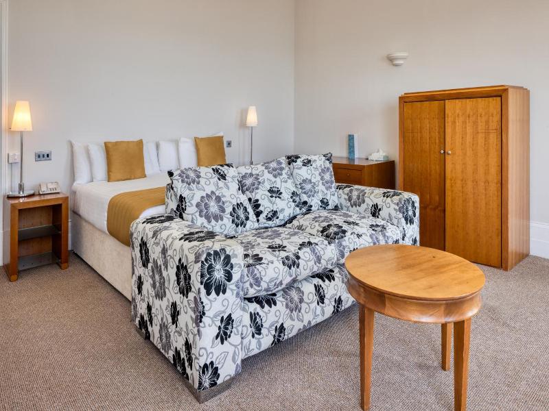The Cumberland Hotel - Genel
