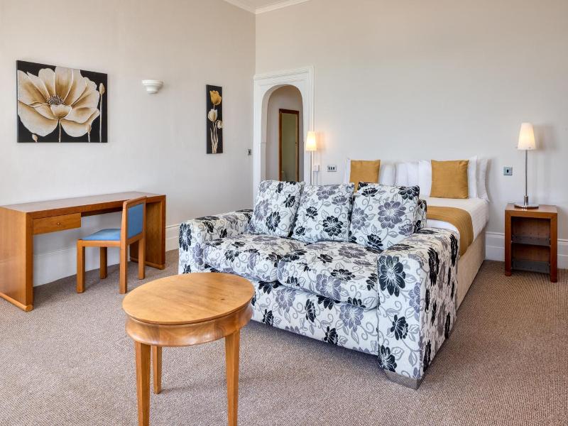 The Cumberland Hotel - Genel