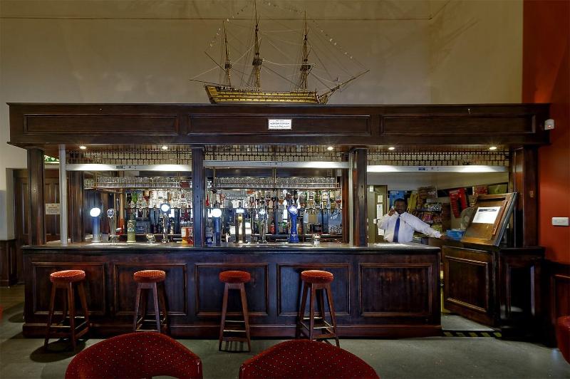 The Royal Maritime Club - Bar