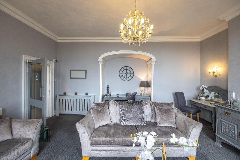 Gloucester House - Lobi