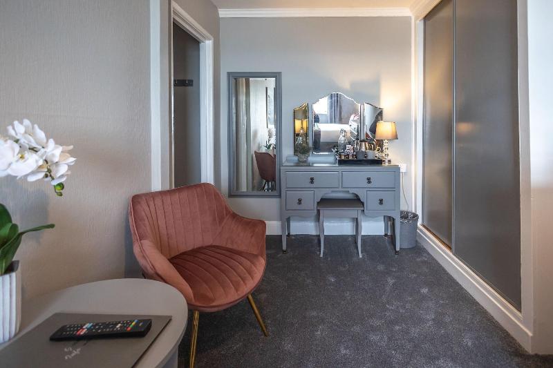 Gloucester House - Aktivite