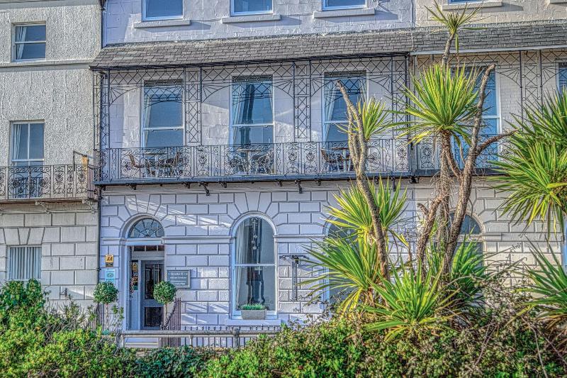 Gloucester House - Genel